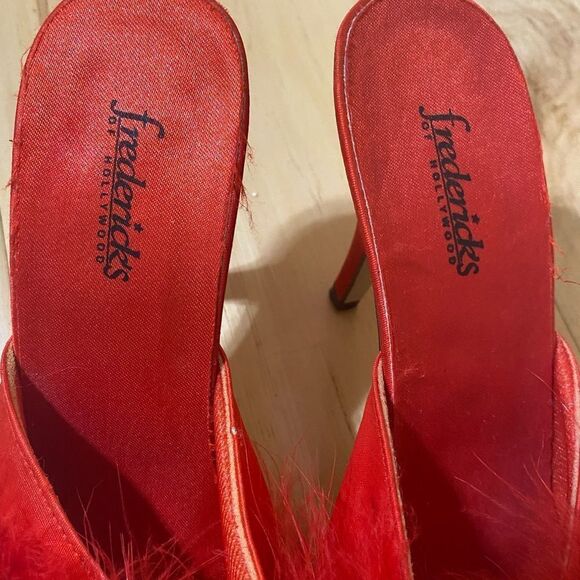 Fredericks of Hollywood red maribou boudoir kitten toe heel.Size 6. True vintage - Picture 10 of 11